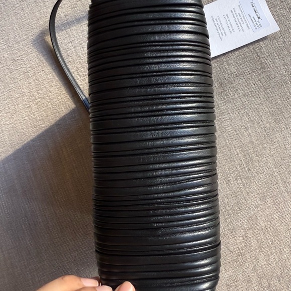 Mansur Gavriel Elegant Black Pleated leather Shoulder Bag - Picture 5 of 12